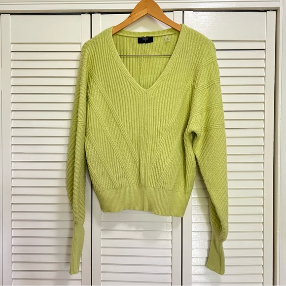 Tahari Green V-Neck Knit Sweater, Medium - Picture 2 of 7